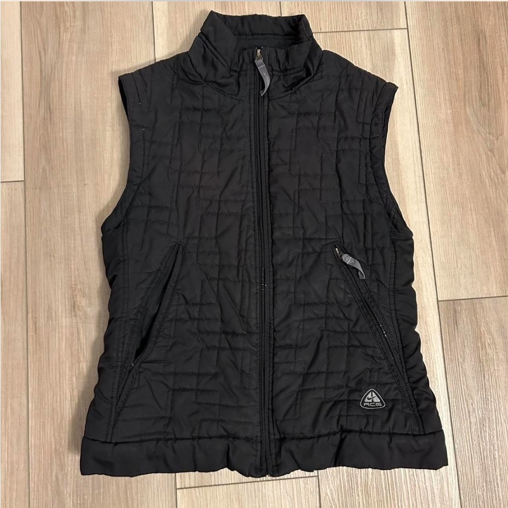 Women’s black Nike ACG vest